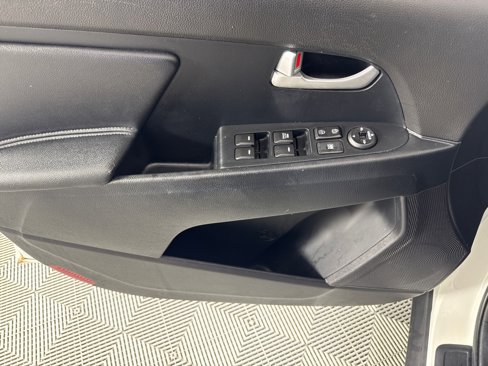 Used 2016 Kia Sportage LX image 9