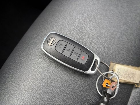Used 2023 Nissan Kicks SR image 22