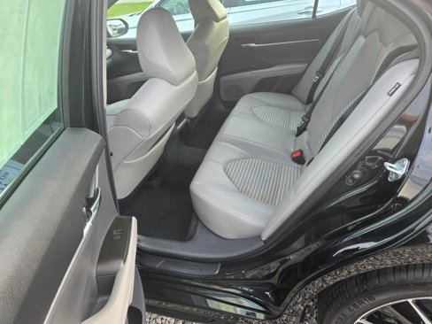 Used 2023 Toyota Camry SE image 7