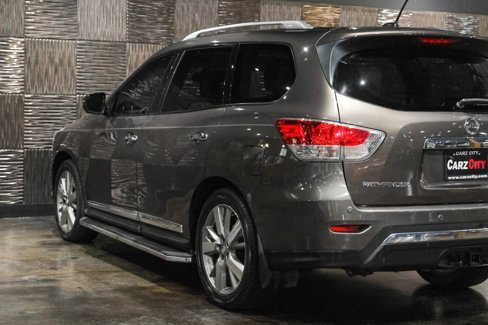 Used 2016 Nissan Pathfinder Platinum w/ Family Entertainment Package image 11