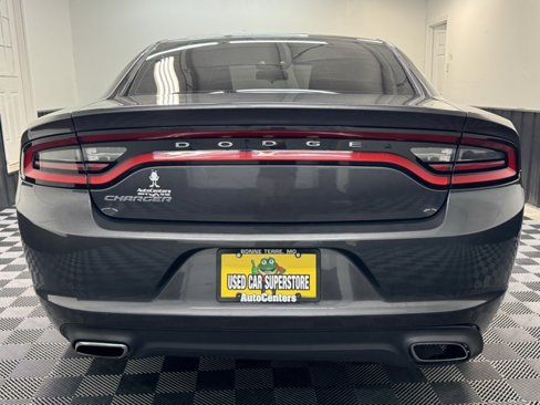 Used 2016 Dodge Charger SE image 5