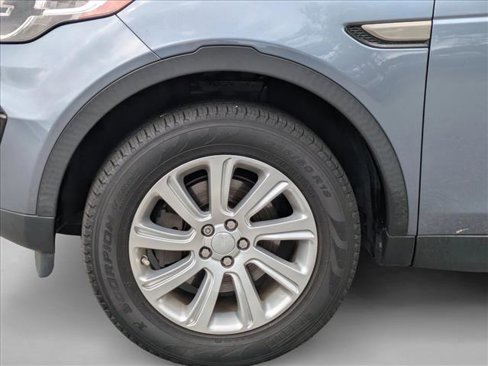 Used 2019 Land Rover Discovery Sport SE image 9
