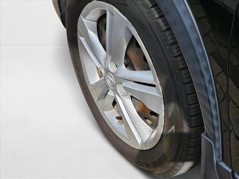 Used 2020 Nissan Kicks S image 13