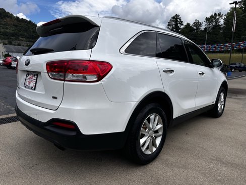 Used 2017 Kia Sorento LX w/ LX Convenience Package image 4