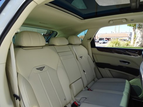 Used 2021 Bentley Bentayga image 27