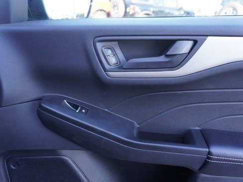 Used 2022 Ford Escape SE image 13