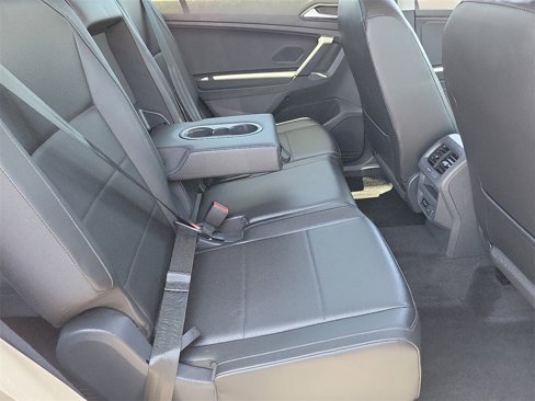Used 2019 Volkswagen Tiguan SE image 17