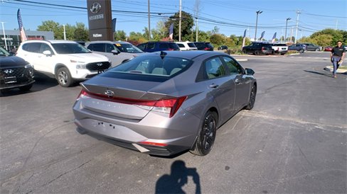Used 2023 Hyundai Elantra SEL w/ Winter Weather Package image 5