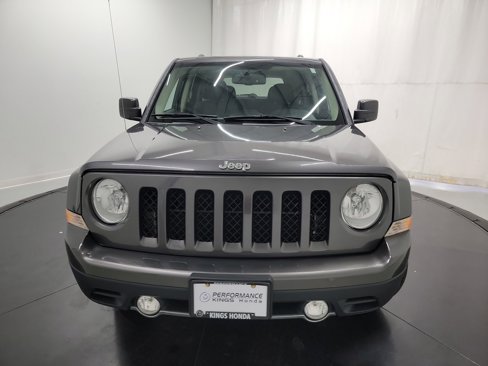 Used 2016 Jeep Patriot High Altitude image 2