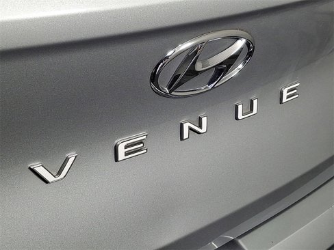 Used 2020 Hyundai Venue SE image 28
