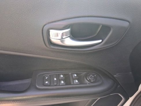 Used 2018 Jeep Compass Altitude image 16