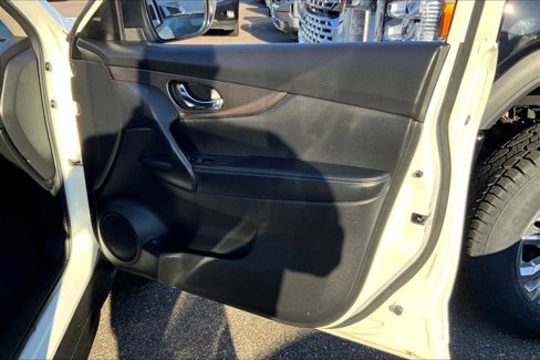 Used 2019 Nissan Rogue SV image 21