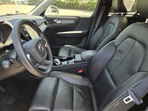Certified 2023 Volvo XC40 B4 Plus image 22