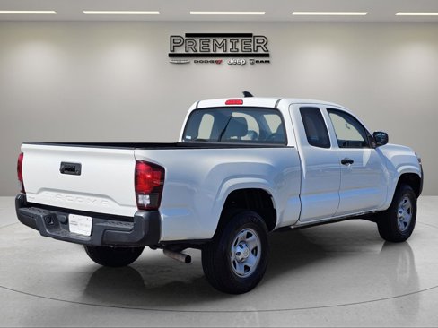 Used 2018 Toyota Tacoma SR image 8