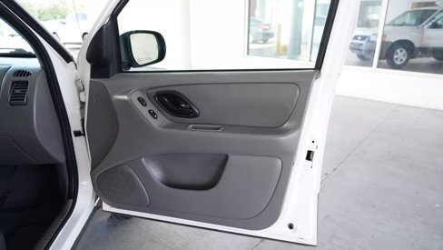 Used 2001 Ford Escape XLT image 16