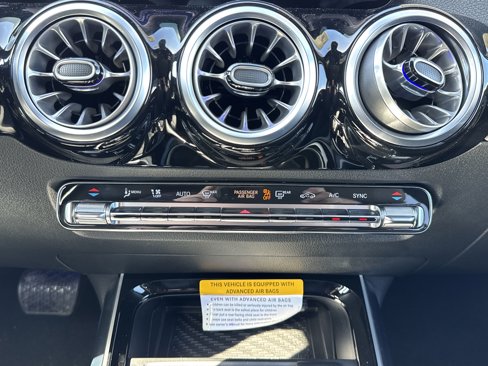 Used 2025 Mercedes-Benz GLA 250 4MATIC image 17