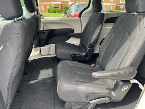 Used 2017 Chrysler Pacifica Touring Plus w/ Tire & Wheel Group image 11