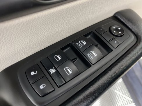 Used 2020 Chrysler Pacifica Touring-L w/ Advanced Safetytec Group image 21
