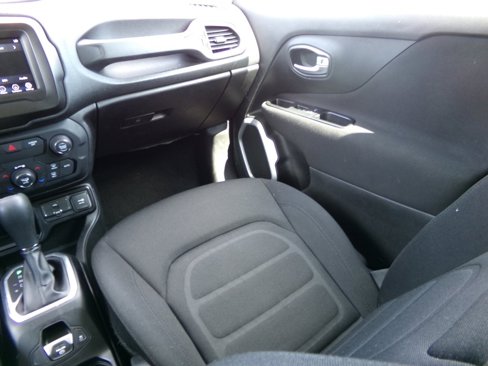 Used 2018 Jeep Renegade Latitude image 10