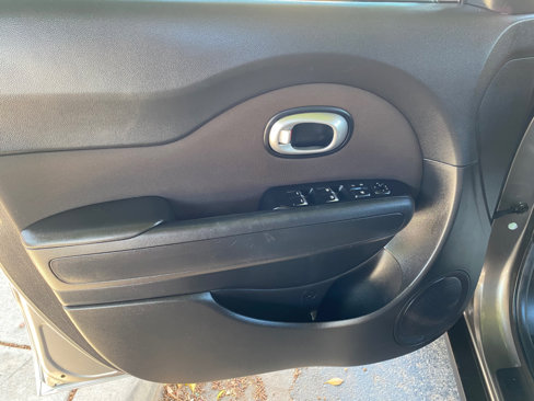 Used 2019 Kia Soul + image 21