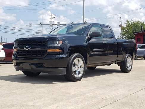 Used 2017 Chevrolet Silverado 1500 Custom w/ Custom Convenience Package image 3
