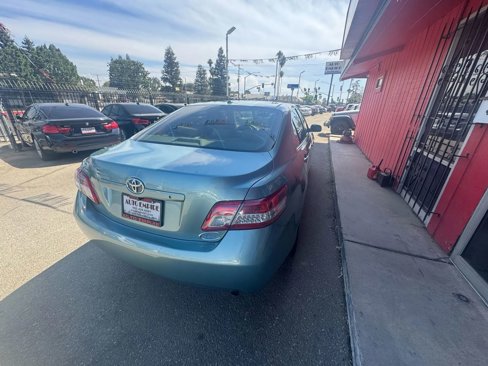 Used 2010 Toyota Camry LE image 5