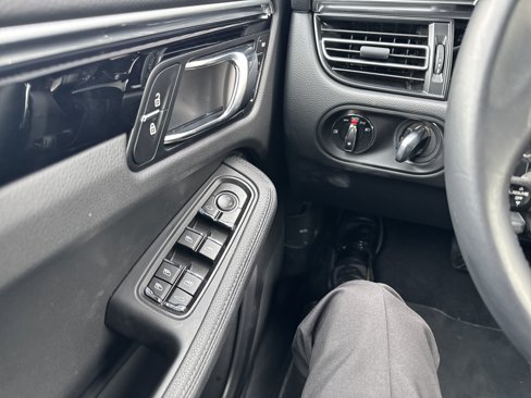 Certified 2025 Porsche Macan image 26