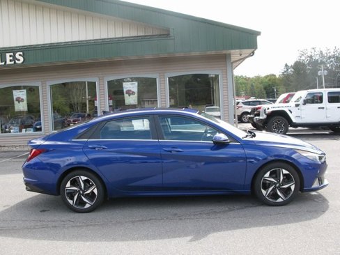 Used 2022 Hyundai Elantra SEL w/ Convenience + Premium Package image 3