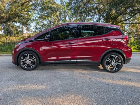 Used 2021 Chevrolet Bolt Premier w/ Infotainment Package image 5