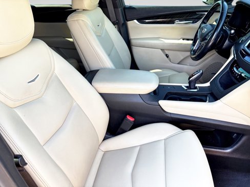 Used 2019 Cadillac XT5 FWD image 10