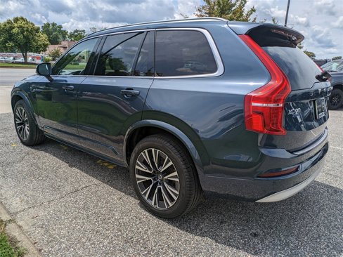 Certified 2022 Volvo XC90 T6 Momentum w/ Climate Package image 6