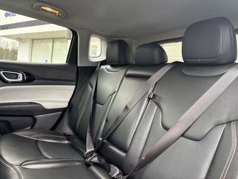 Used 2022 Jeep Compass Limited image 18