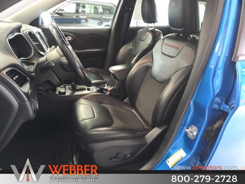 Used 2019 Jeep Cherokee Trailhawk w/ Cold Weather Group image 15