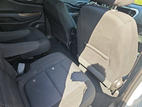 Used 2023 GMC Acadia SLE w/ Driver Convenience Package image 11