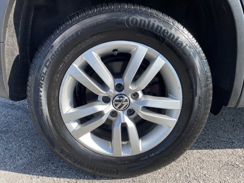 Used 2013 Volkswagen Tiguan S image 11