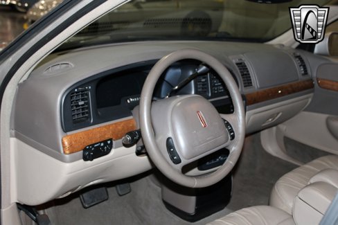 Used 1999 Lincoln Continental image 15