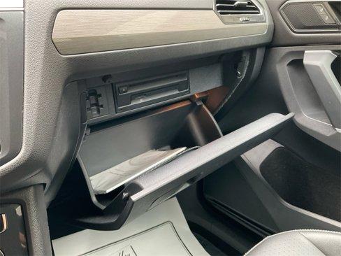 Used 2018 Volkswagen Tiguan SE image 30