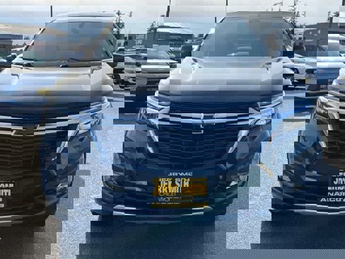 Used 2023 Chevrolet Equinox LT image 2