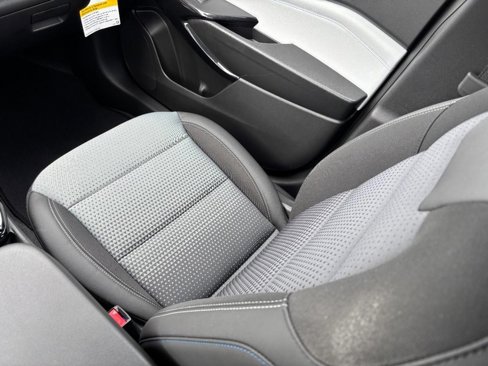 New 2025 Chevrolet Trax LT w/ Sunroof Package image 36