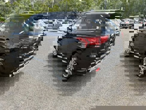 Used 2022 Mitsubishi Outlander 4WD Plug-In Hybrid image 7