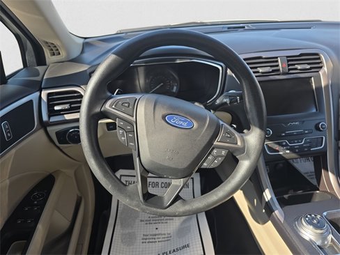 Used 2020 Ford Fusion SE image 12
