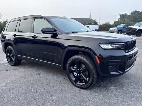 Used 2023 Jeep Grand Cherokee L Laredo image 4