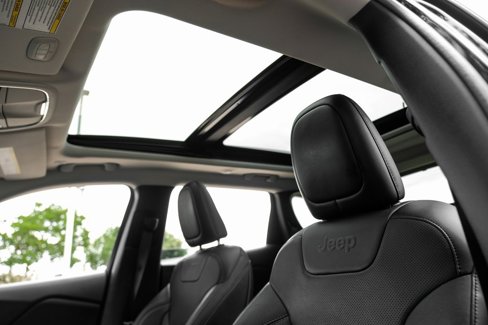 Used 2021 Jeep Cherokee Limited w/ Elite Package image 10