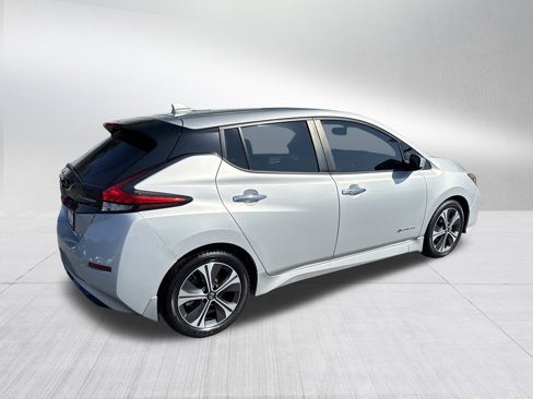 Used 2018 Nissan Leaf SV w/ SV Technology Package image 8