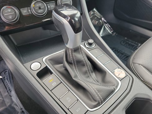 Used 2024 Volkswagen Jetta SE image 31