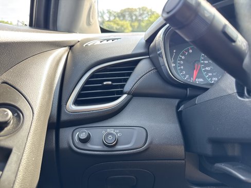 Used 2021 Chevrolet Trax LS image 22