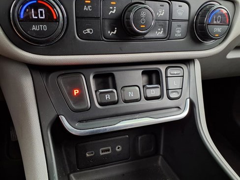 Used 2019 GMC Terrain SLE w/ Driver Convenience Package image 9