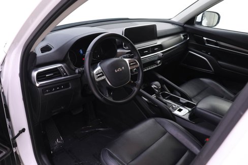 Used 2022 Kia Telluride LX image 3