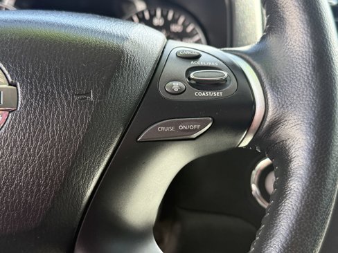 Used 2019 Nissan Pathfinder SL image 17