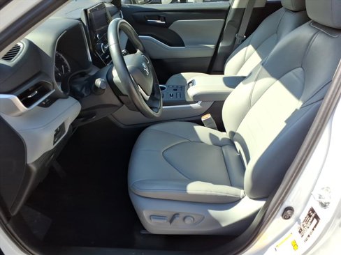 Used 2023 Toyota Highlander XLE image 7